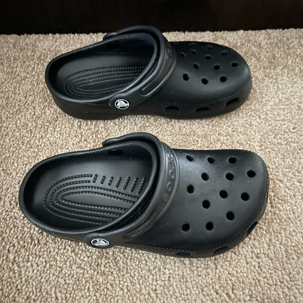 Youth Crocs *NWOT*